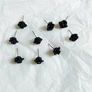 レトロな黒い花のイヤリング個性クールなスタイルのファッションオールマッチイヤリング韓国のイヤリング