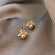 S925シルバーニードル、小さな蜂の真珠のイヤリング、韓国のイヤリングはシンプルです