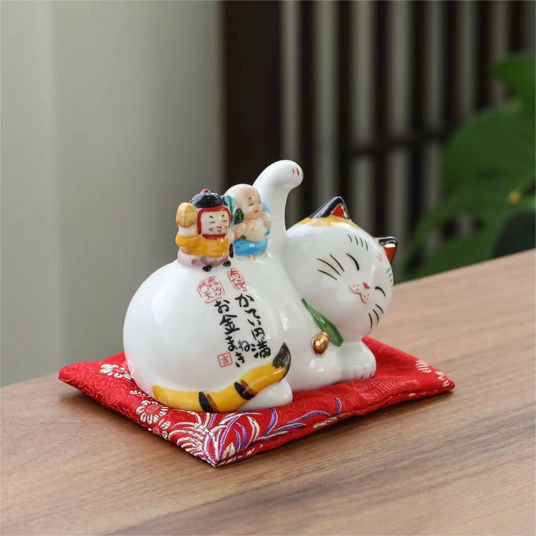 招き猫 座布団付き 貯金箱 小銭入れ 置物 開運 金運アップ