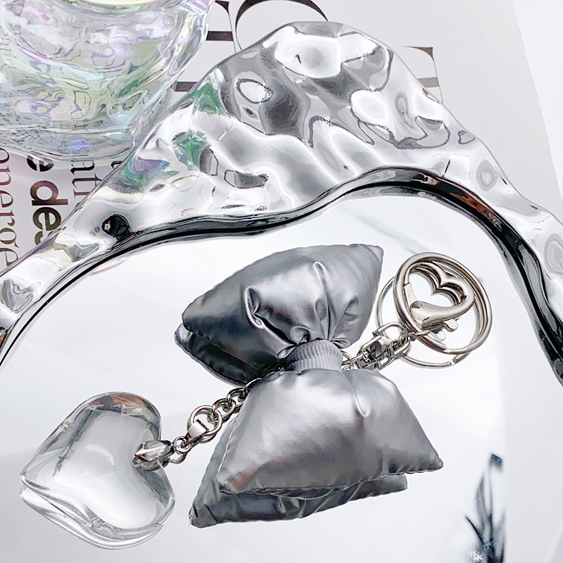 新品タグ・袋付silver crystal heart clutch パーティー バッグ 新品タグ・袋付silver crystal heart clutch パーティー バッグ