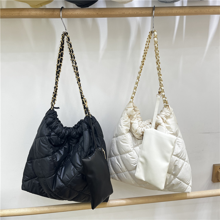 トートバッグ　キルティング　大容量　デイリー　通勤通学　韓国バッグ