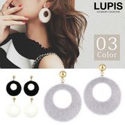 ピアス ファー 大ぶり サークル プレート 揺れる ルピス