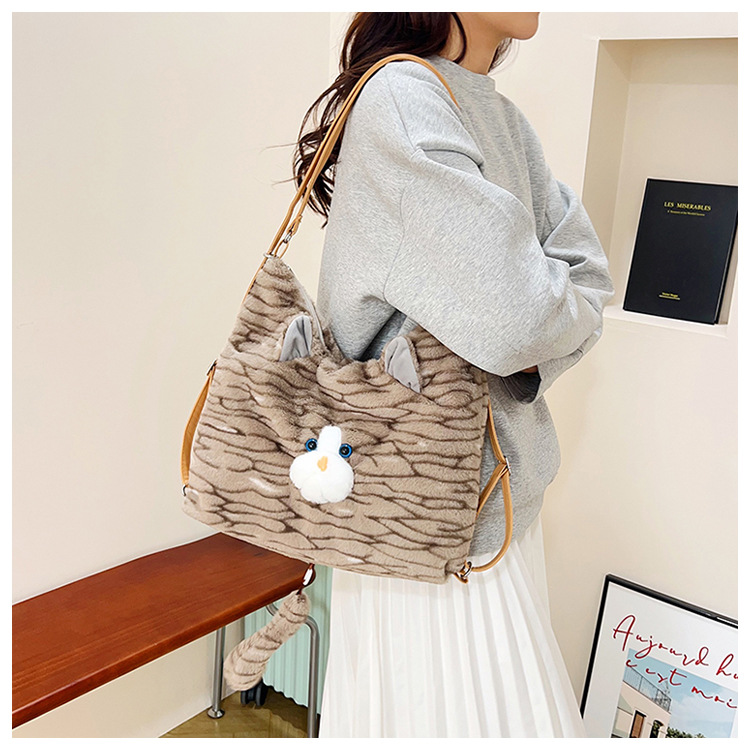 手作りねこちゃんポケットのトートバッグ ハンドメイド パン猫ポケットのトートバッグ（FY-09） 泥棒猫ちゃんに