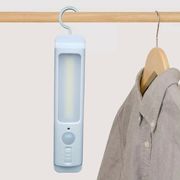 フック付人感センサーライト