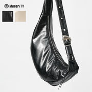【2025年夏の新作】PUレザー ハーフムーン バナナバッグ ショルダーバッグ／MinoriTY