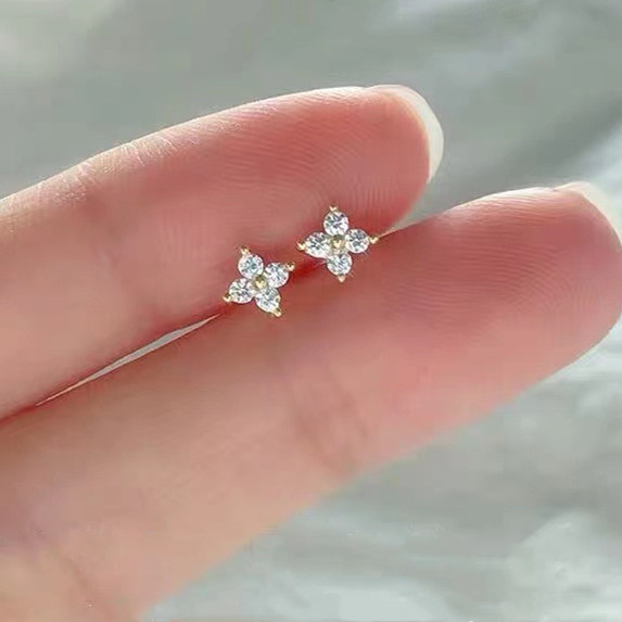 クローバー ピアス キュービックジルコニア Silver925 シンプルピアス つけっぱなしピアス 華奢 レディース