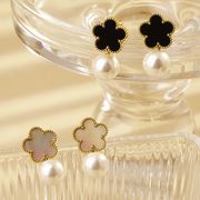 五つ葉クローバー×パールピアス｜ステンレス製｜レディースアクセサリー &bull; 花モチーフパール