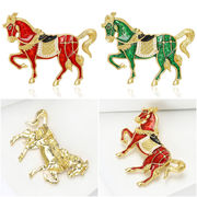 ラインストーン 馬のブローチ 男女兼用  復古  動物 競馬 馬ブローチ コサージュ ピン  馬のアクセサリー