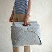 パンチカーペットの素材感が活きるA4サイズバッグ！ MOCO BAG