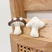 かわいい ぬいぐるみ キノコ ブローチ  きのこアクセサリー  きのこ雑貨 きのこギフト 子供 女性コサージュ