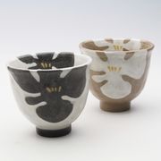 「毎日使う器」　粉引花紋　湯呑【黒／白】