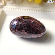 原石一点物 握り石 ガーネット 天然石 (ロードライトガーネット握り石Kタイプ白色巾着付現物販売)