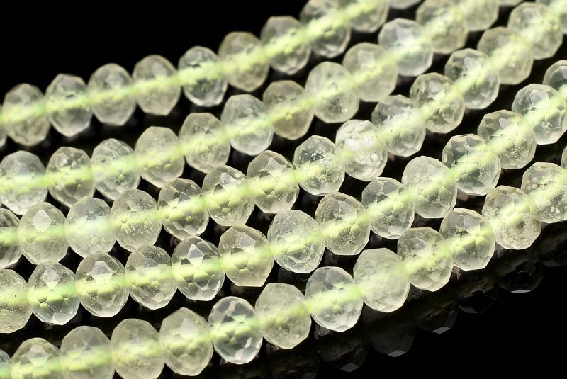 リビア砂漠の宝石 リビアングラス 2.5x3.5mm ボタンカット １連（約38cm） _R6128